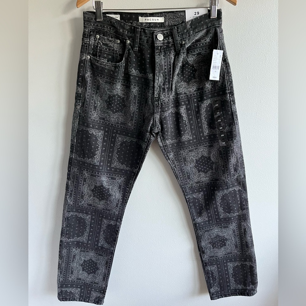 Pacsun Womens Vintage Loose Fit Jeans Black Paisley Bandana Print size 29 NWT.